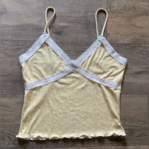 Wild Love women’s size large butter yellow floral & lace trim cropped camisole